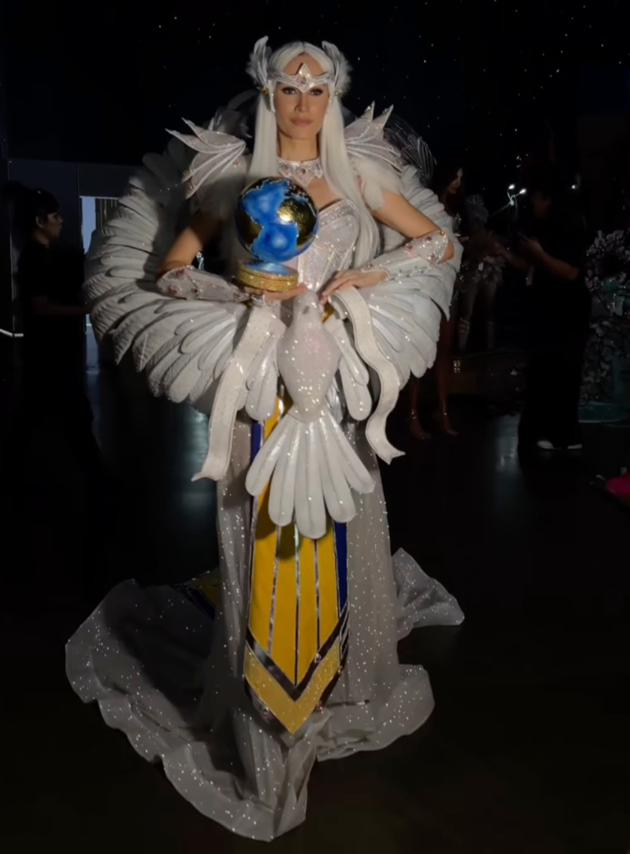 Міс Всесвіт Україна-2025 Софія Ткачук здивувала образом голуба в обладунках