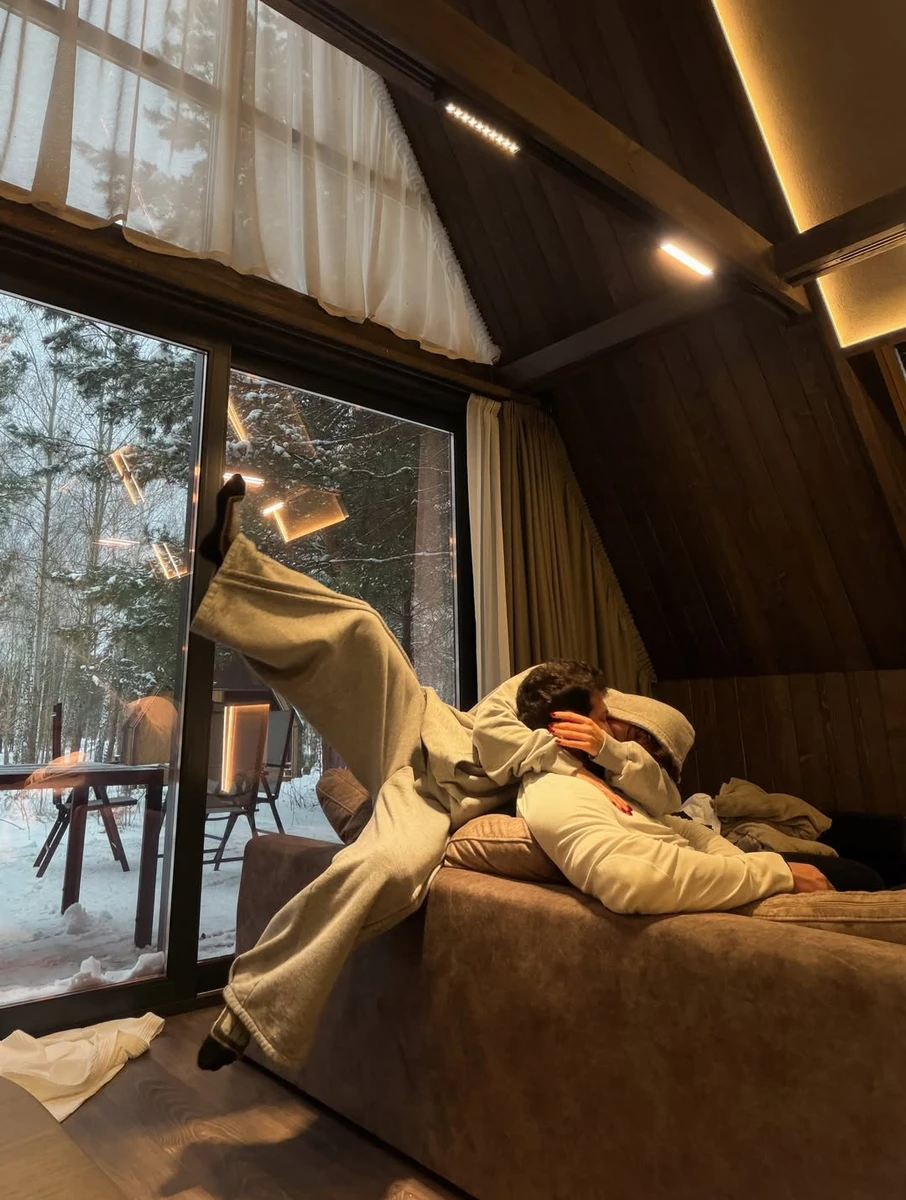 Зірка, здається, весело провела час на природі з коханим 