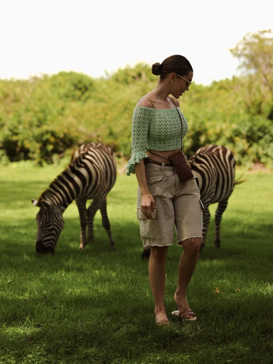 Саша Бо показала пішохідне сафарі у Кенії