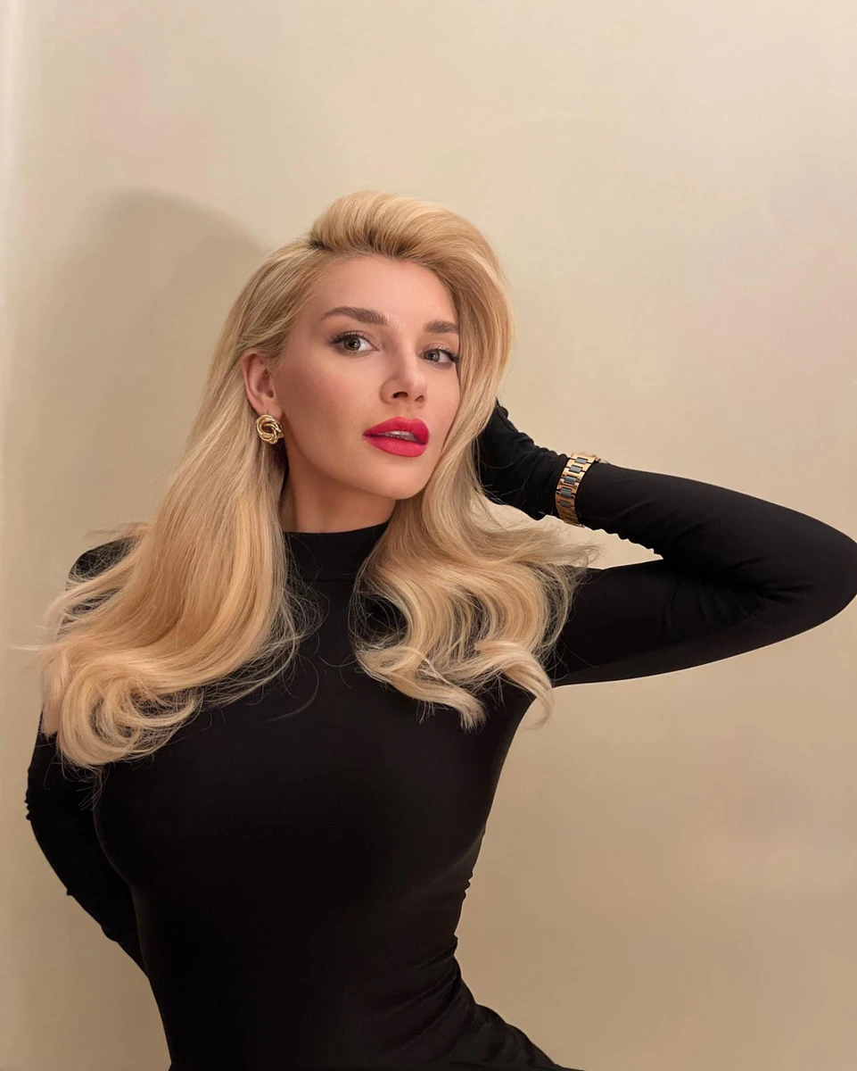 Артистка наробила гламрних фото