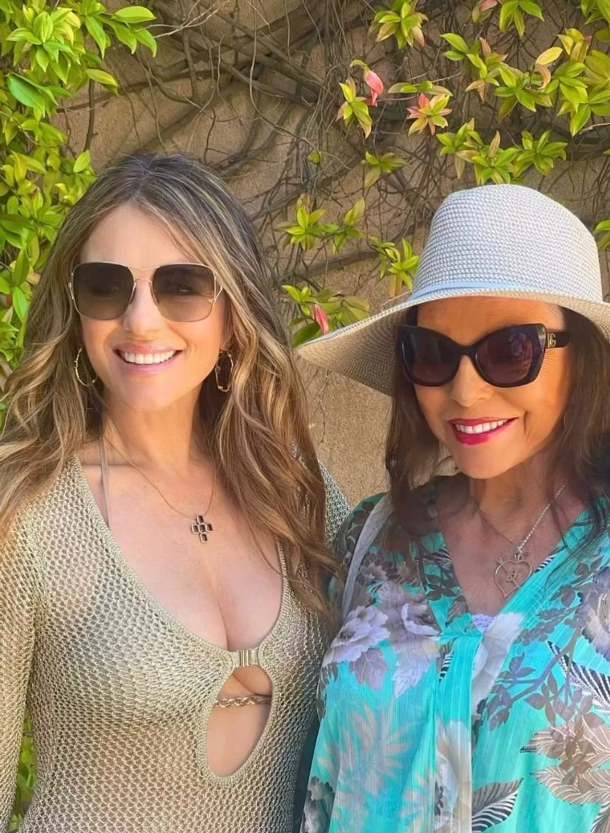 Ліз показала спільні фото з іменинницею