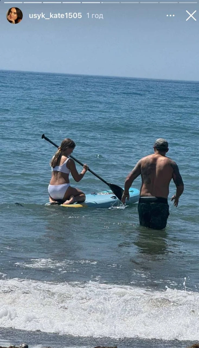 Олександр Усик відпочиває з донькою