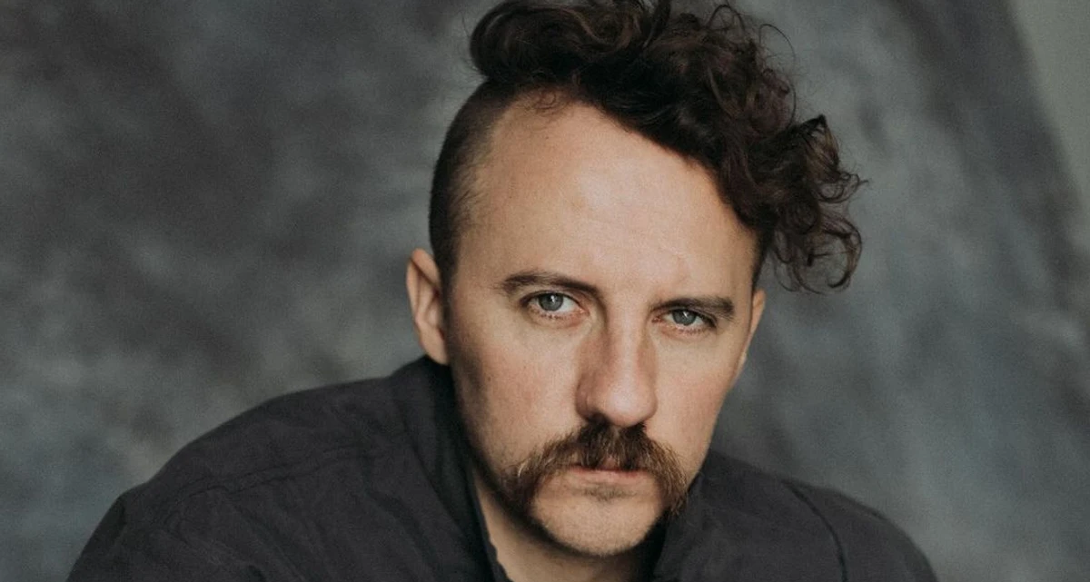 Євген Клопотенко позує для фото