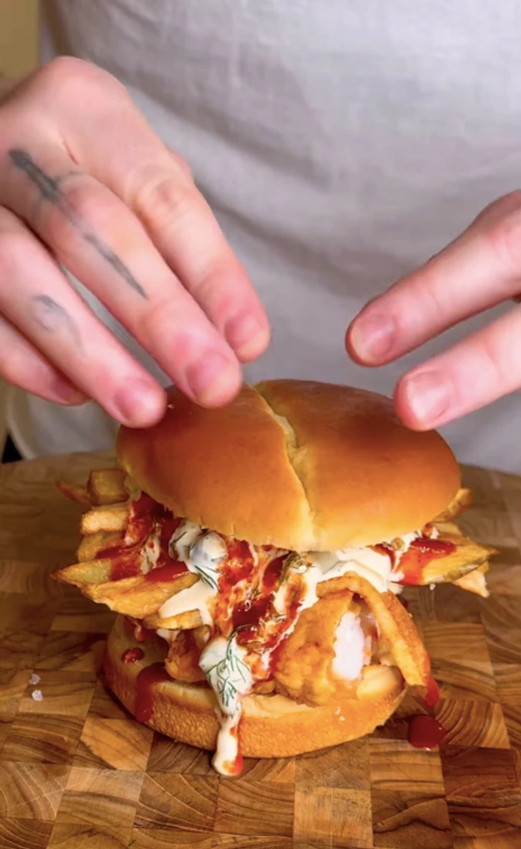 Син Бекхемів планує продавати бургери у своєму ресторані, який відкриє його тесть