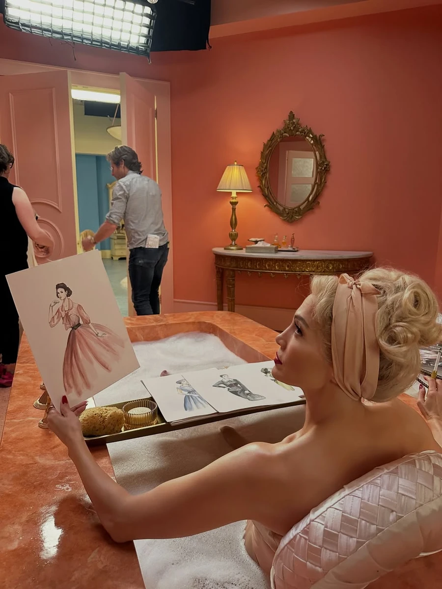 Дженніфер Лопес полежала в ванні в незвичному образі