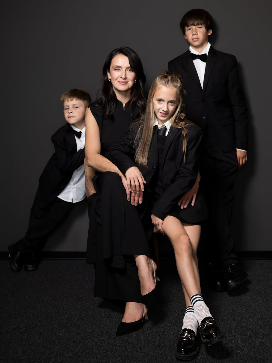 Валентина Хамайко з дітьми на фото