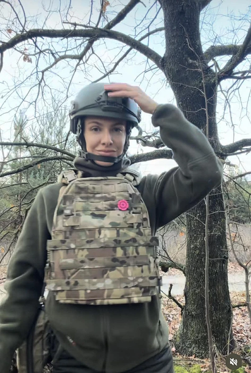 Христина Горняк у шоломі та бронику