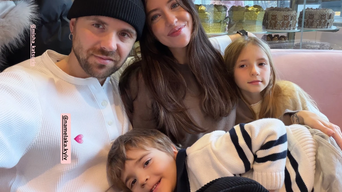 Надя Дорофєєва показалася з чоловіком і його дітьми в кафе