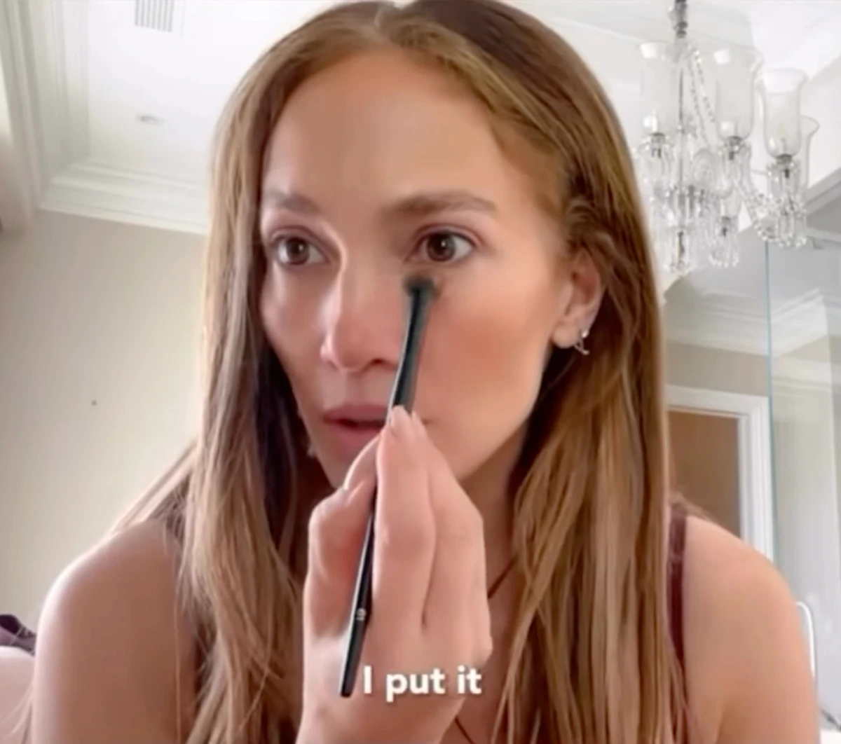 Дженніфер Лопес показала, як робить натуральний макіяж