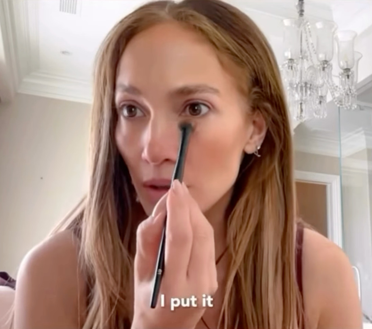 Дженніфер Лопес показала, як робить натуральний макіяж