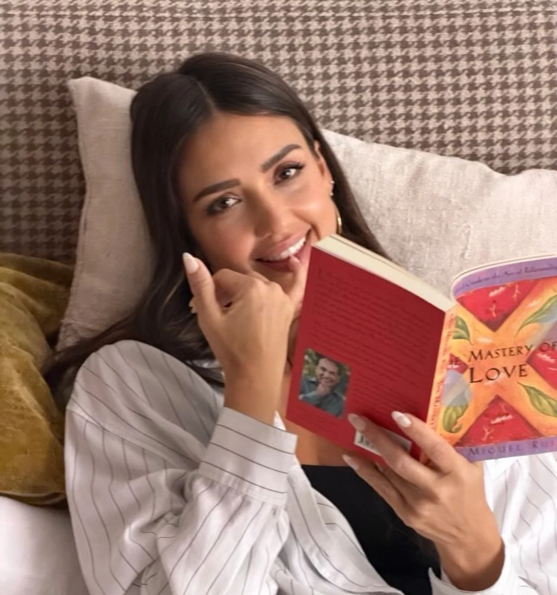 Джессіка Альба наробила грайливих фото з коханим у ліжку