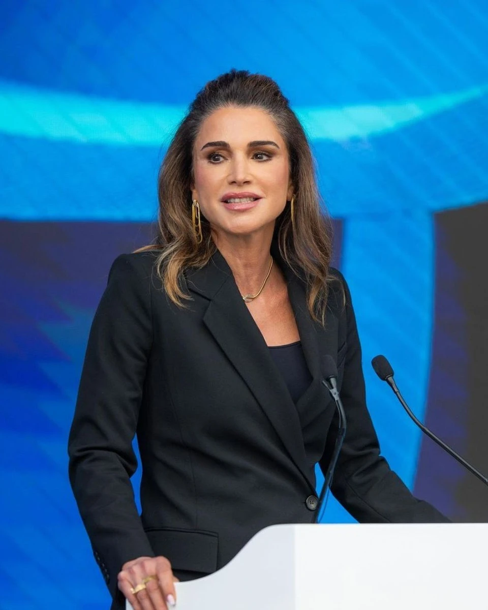 Королева Ранія на церемонії нагородження випускників