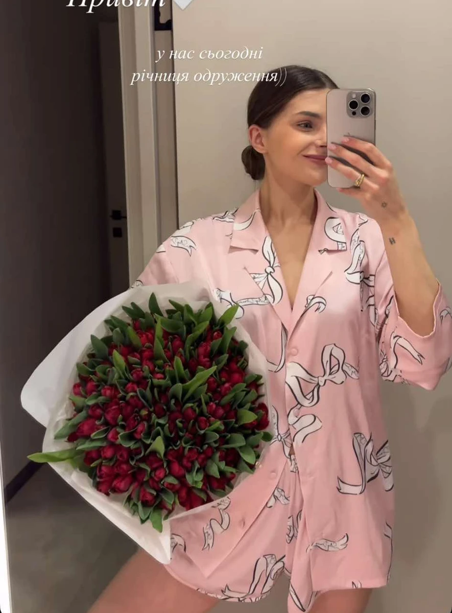 Володимир Остапчук подарував дружині квіти на річницю