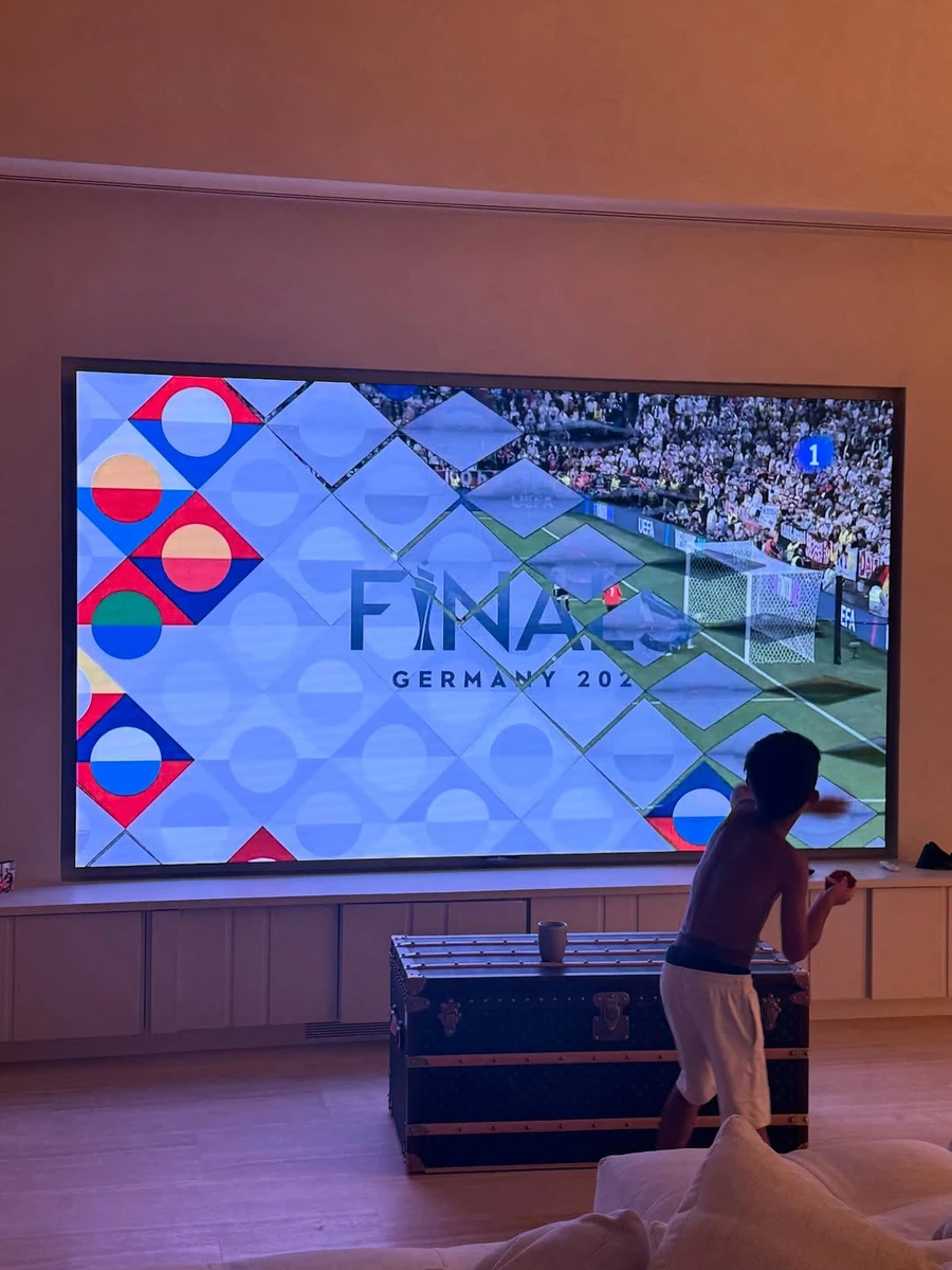 Наречена Роналду показала, як з дітьми дивилася його матч