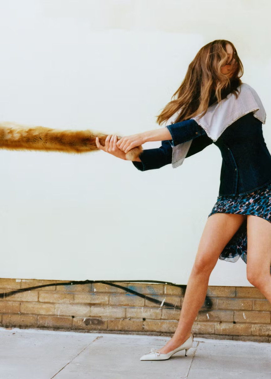 17-річна донька Кідман у міні побешкетувала для модних фото