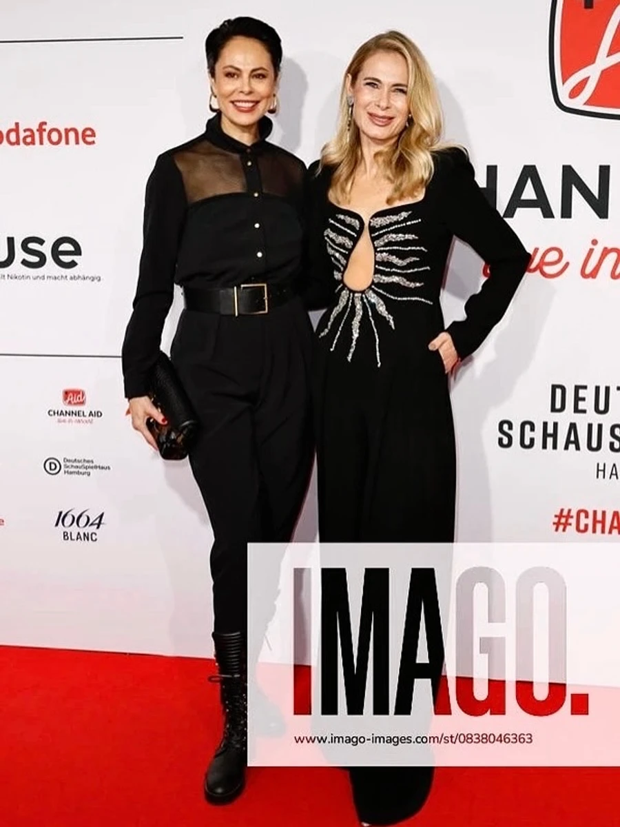 Наталя Єгорова попозувала на хіднику