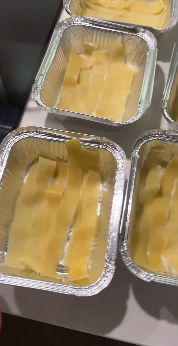 Анна Саліванчук показала процес приготування лазаньї