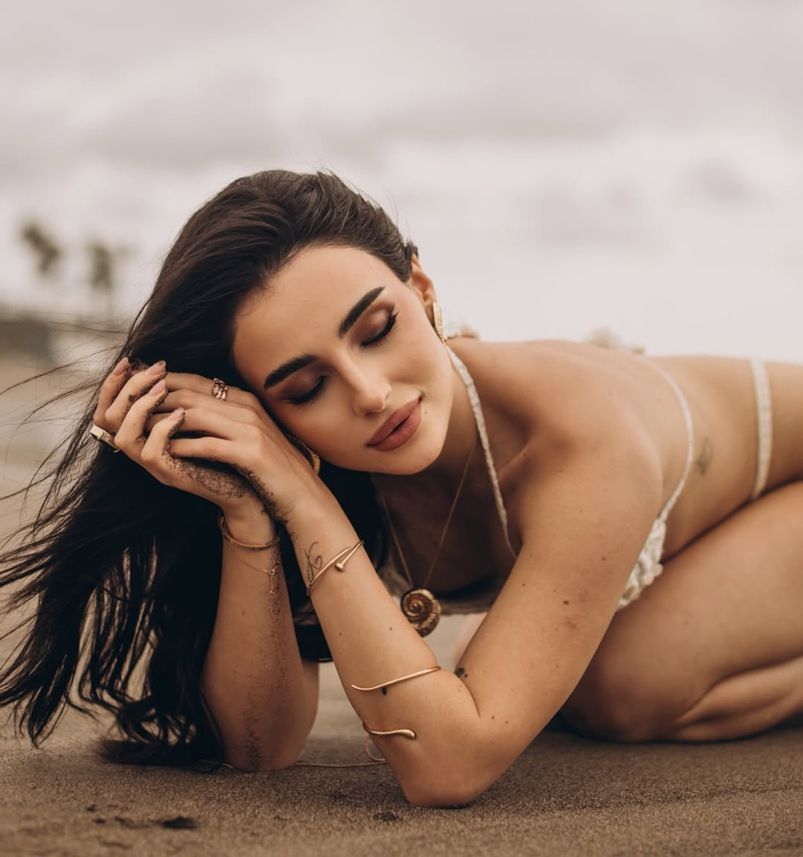 Анна Трінчер у бікіні наробила звабних фото на Балі