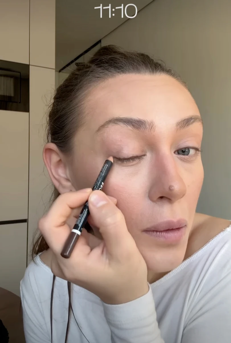 Переможниця Холостяка-14 Надін показала, як робить мейкап очей