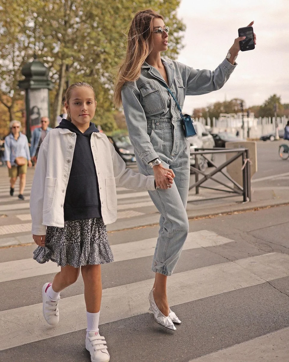 Ярославська чомусь взяла в Париж саме молодшу доньку 