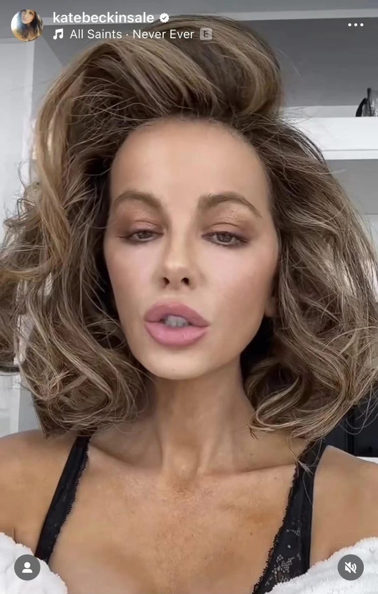 Також Бекінсейл не любить, коли її підозрюють у пластиці