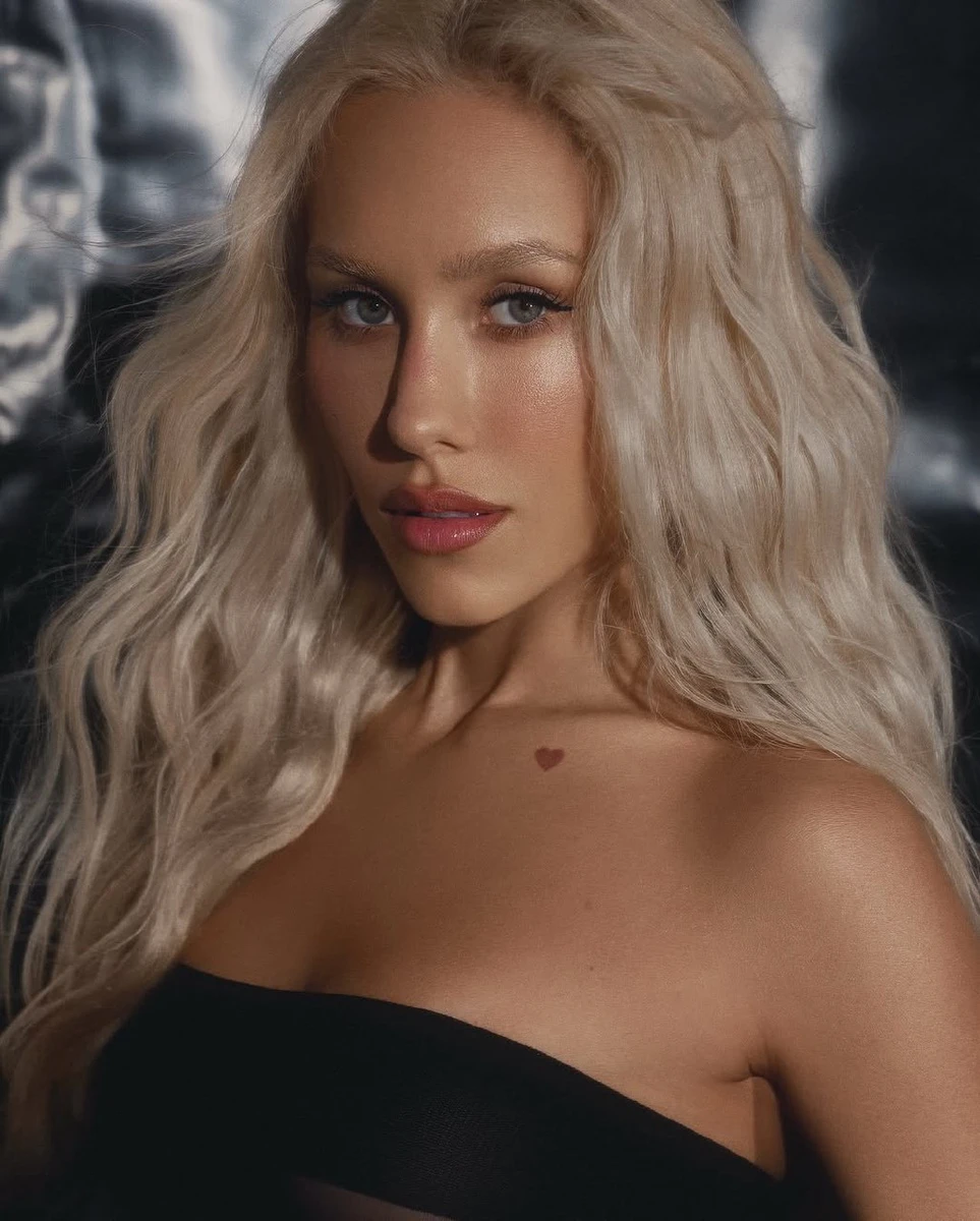 Квіткова у колготках