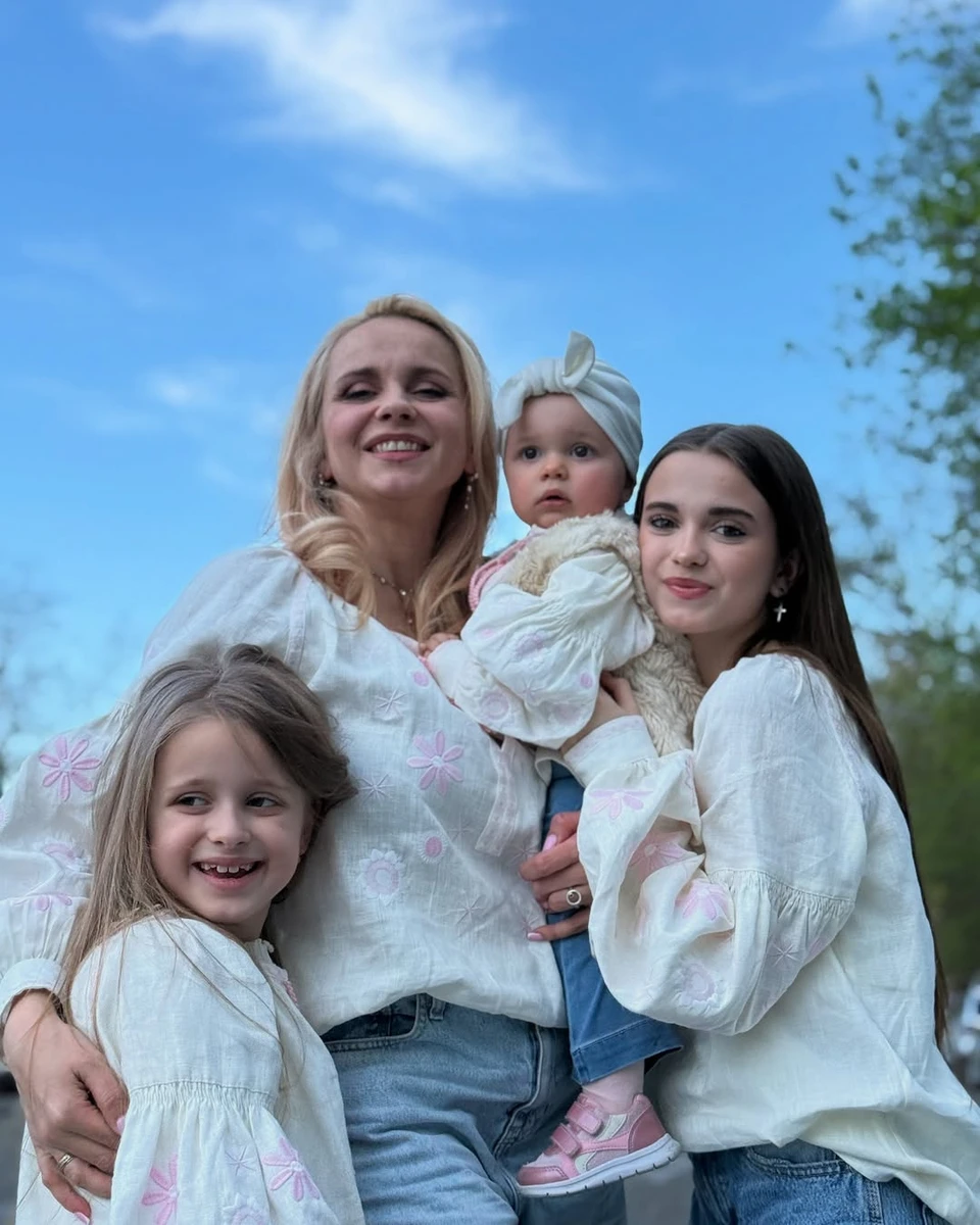 Лілія Ребрик святкує Великдень з донечками