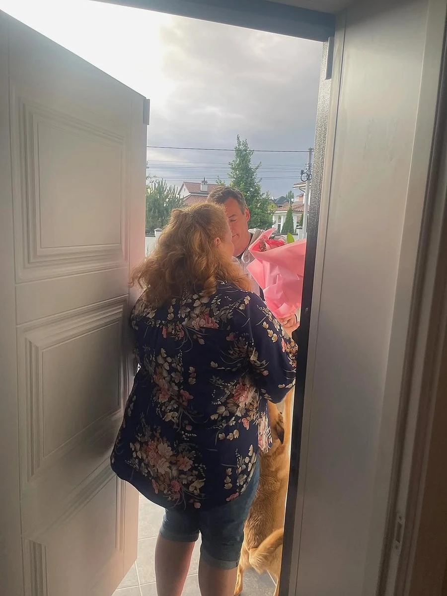 Ювілярка приймала квіти і привітання 