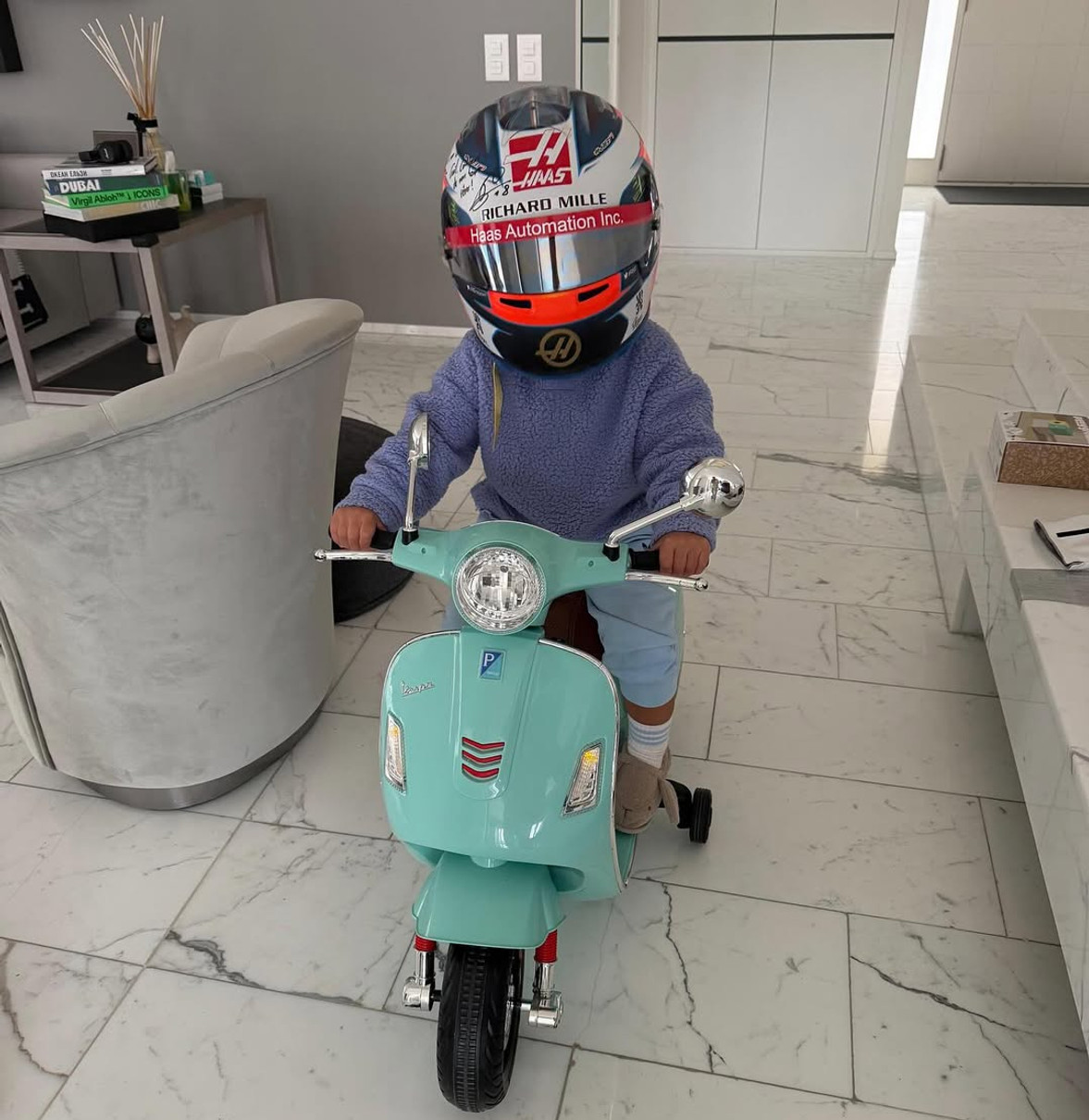 Чоловік Світоліної насмішив фото їхньої 3-річної дочки на мопеді