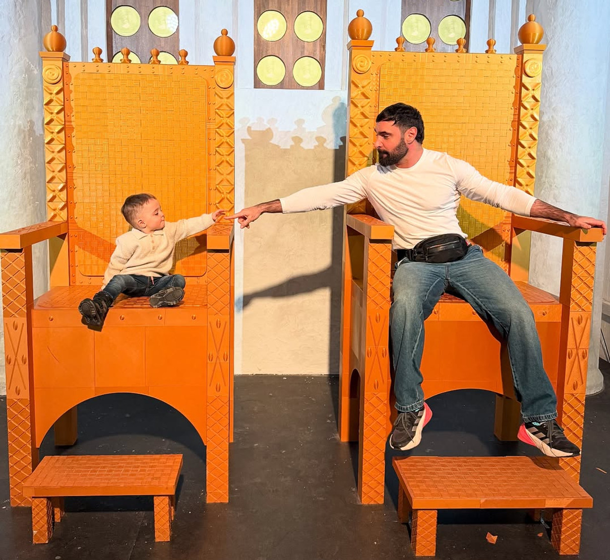 Віталій Козловський посидів на тронах зі своїм сином