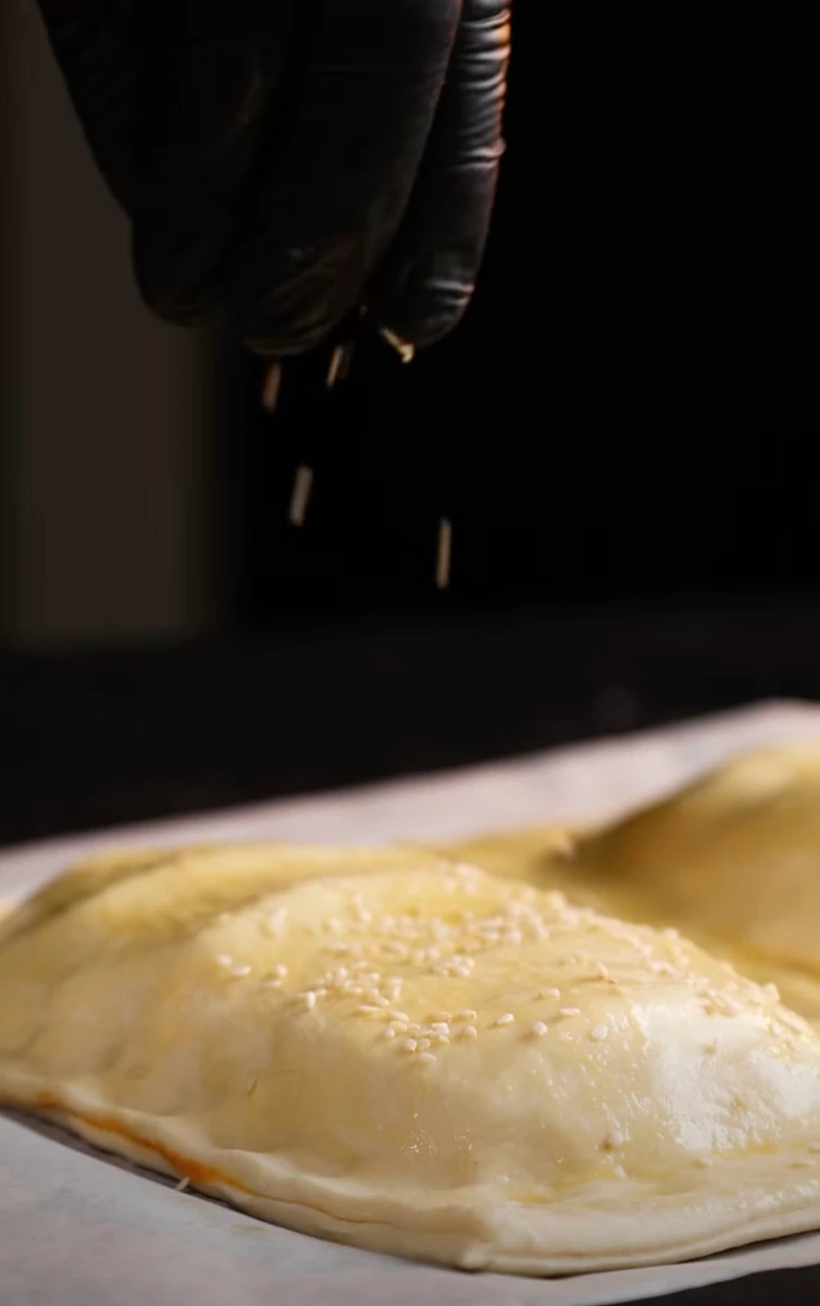 Ектор Хіменес-Браво показав, як легко готує м'ясні слойки