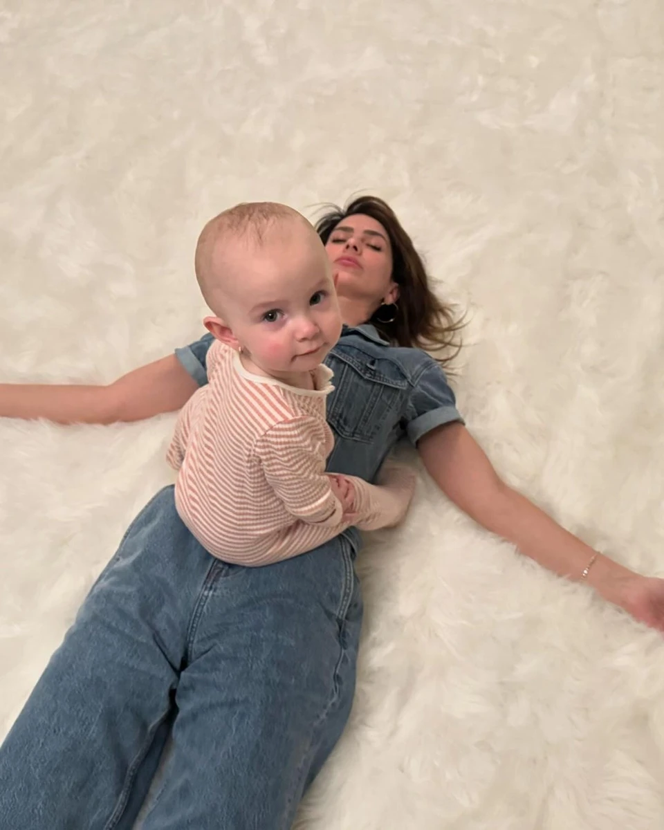 Хіларія з наймолодшою дочкою, півторарічною Іларією