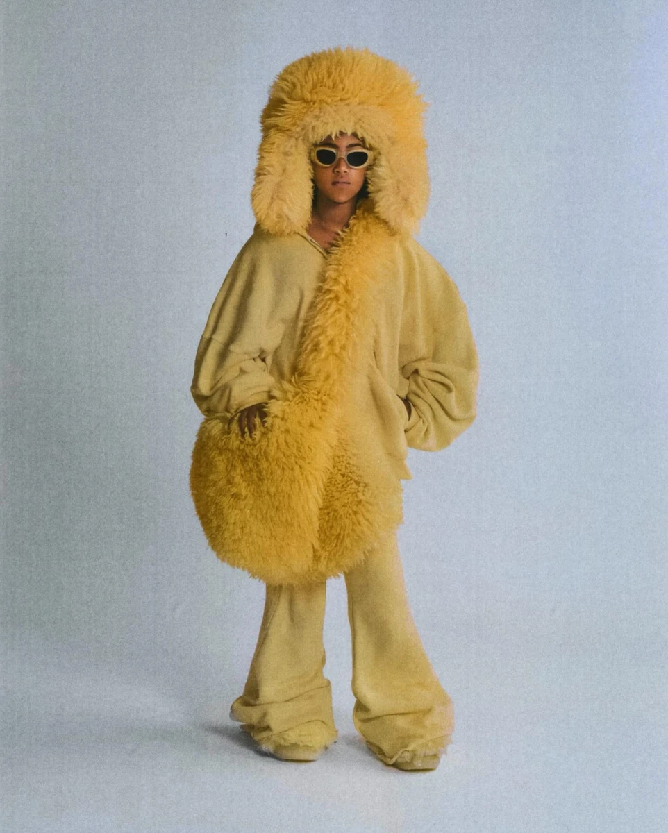 Кім залюбки викладає фото Норт і влаштовує їй фотосесії