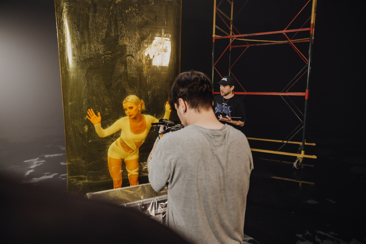 Мухи - це метафора безстрашності, легкості та прийняття світу таким, яким він є — і себе такими, якими ми є