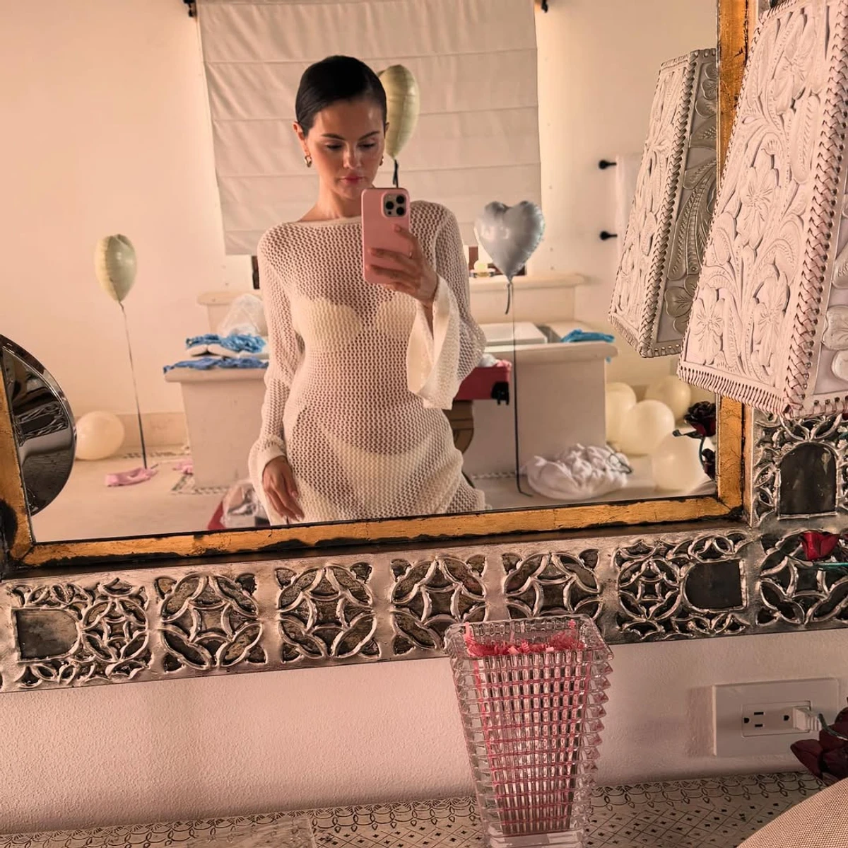 Селена Гомес посвітила тілом у бікіні на своєму дівич-вечорі