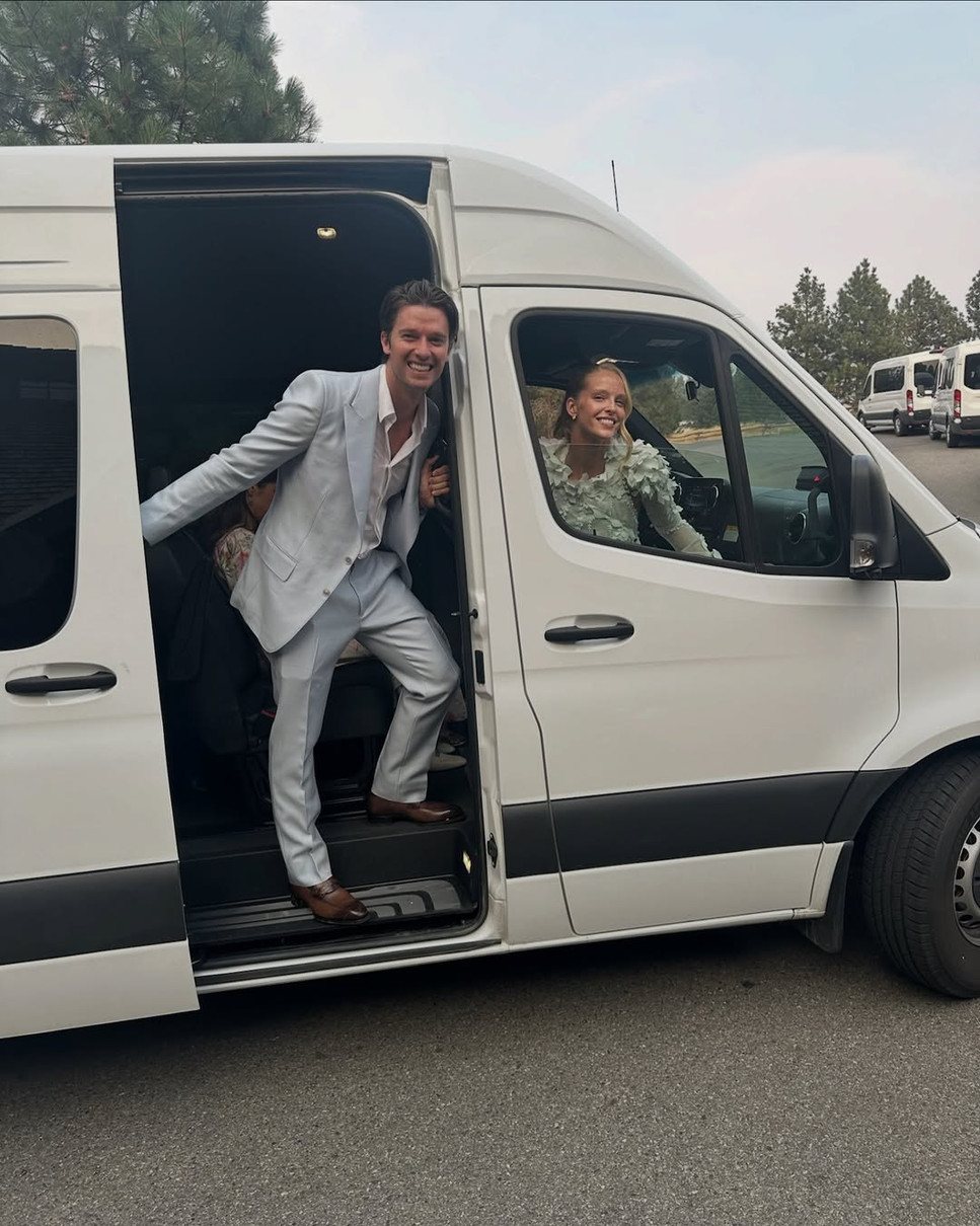 Дочка Шварценеггера показала свого брата з його дружиною на милому фото