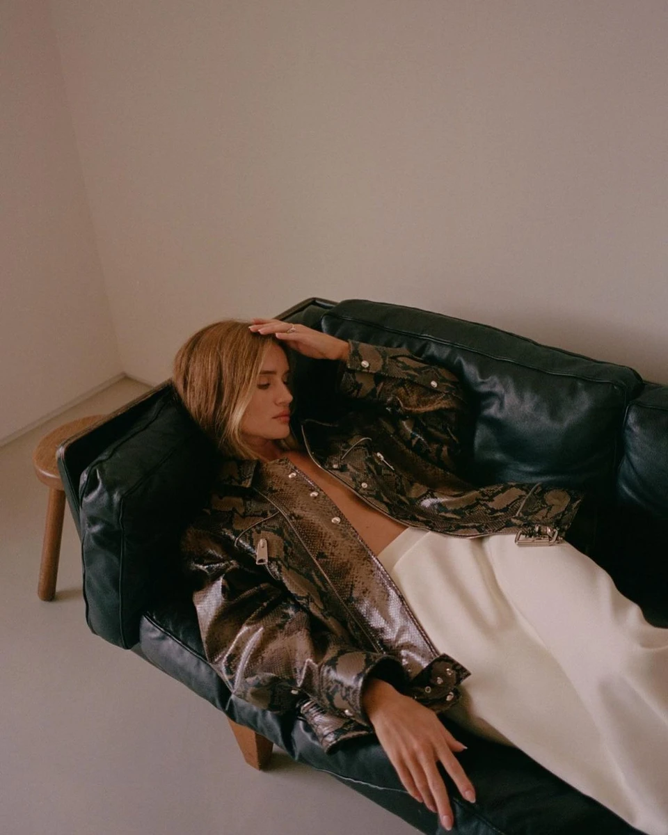 У 2013-му році Розі та Джейсон переживали кризу через те, що їхні стосунки не оформлені офіційно