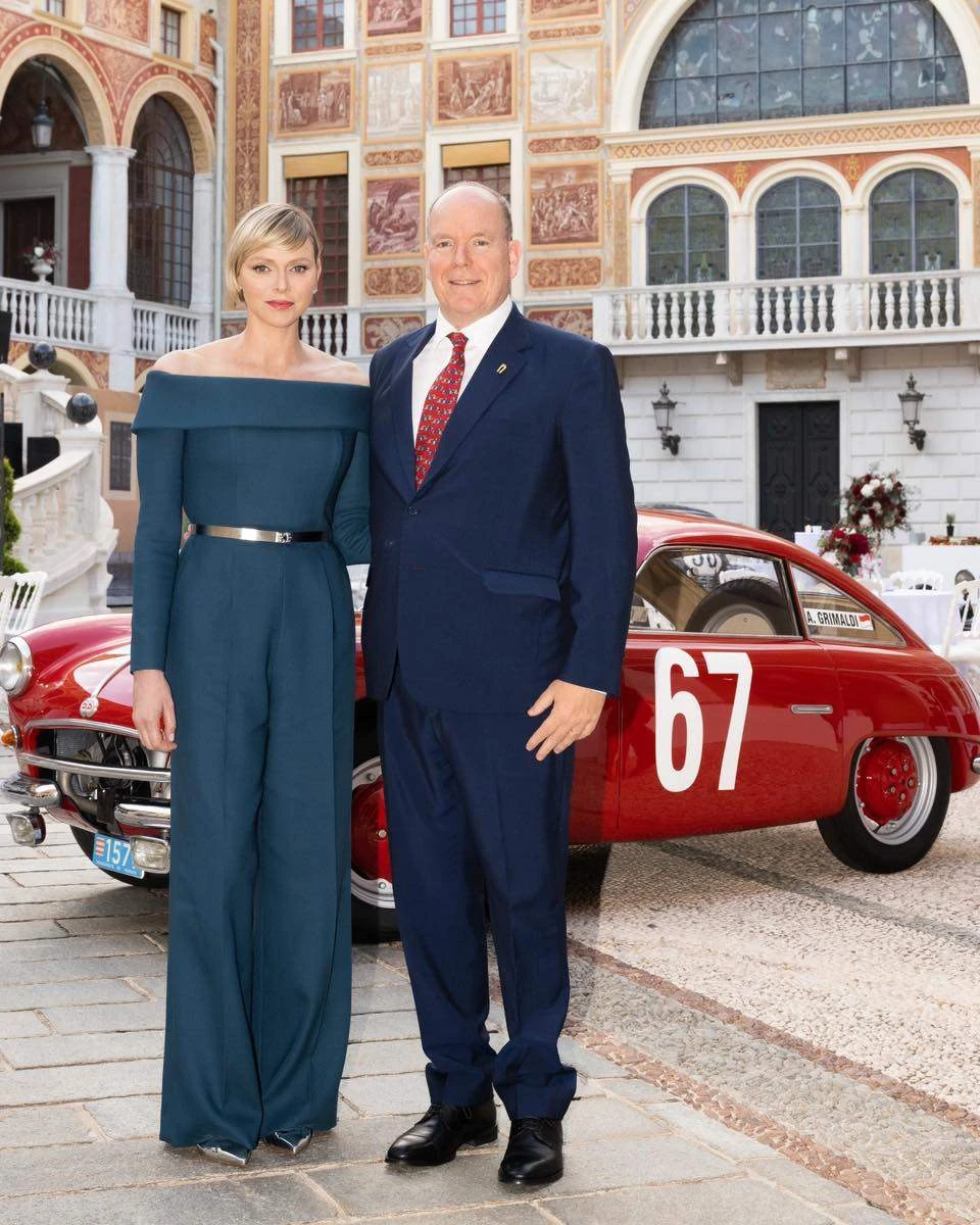 Ошатні Шарлін та Альбер приймали гостей у своєму палаці