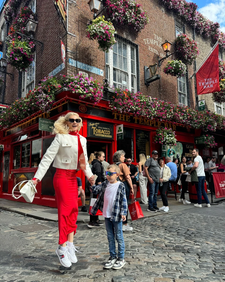 співачка Міша Романова із сином