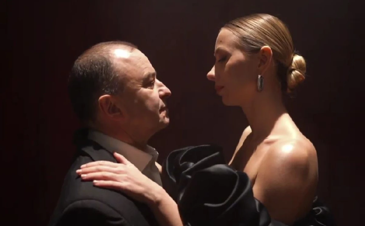 Віктор Павлік з дружиною в новому кліпі