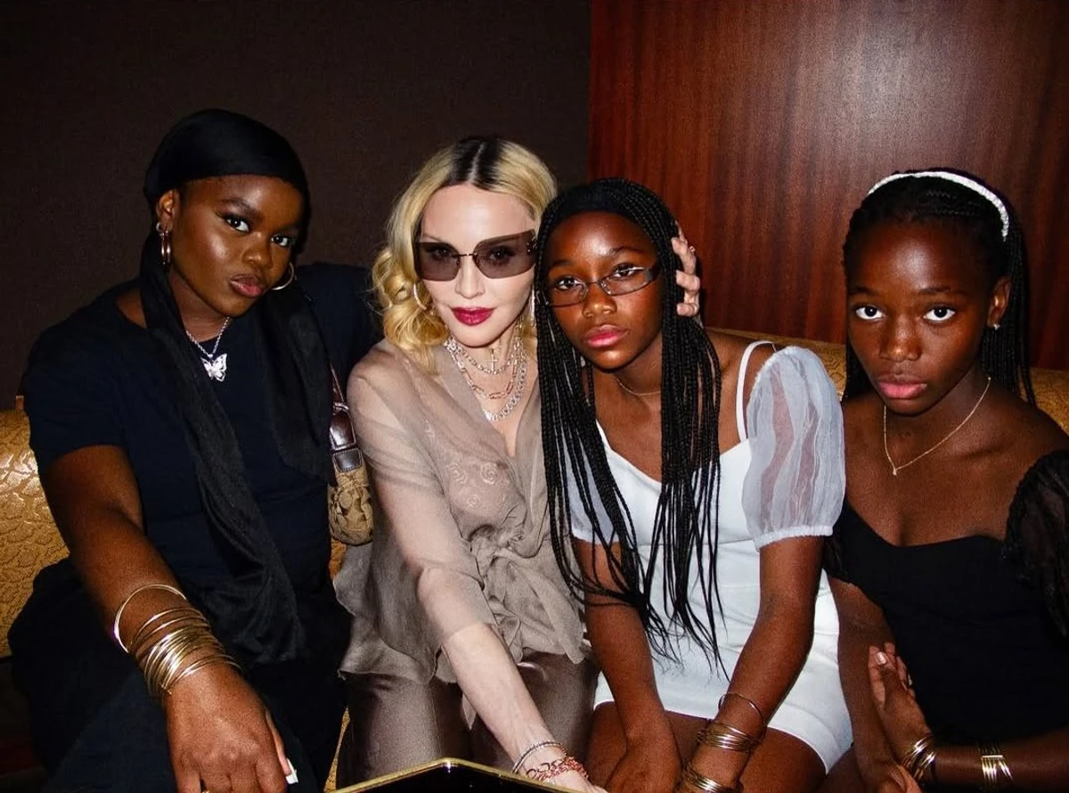 Мадонна і її прийомні доньки