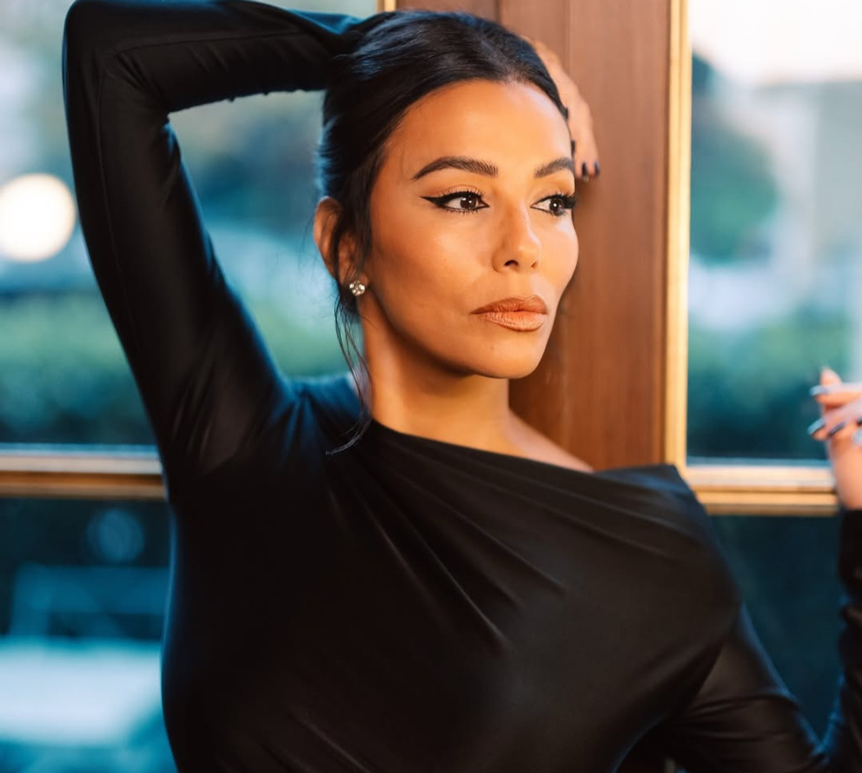 Єва Лонгорія попозувала у сукні від Бекхем