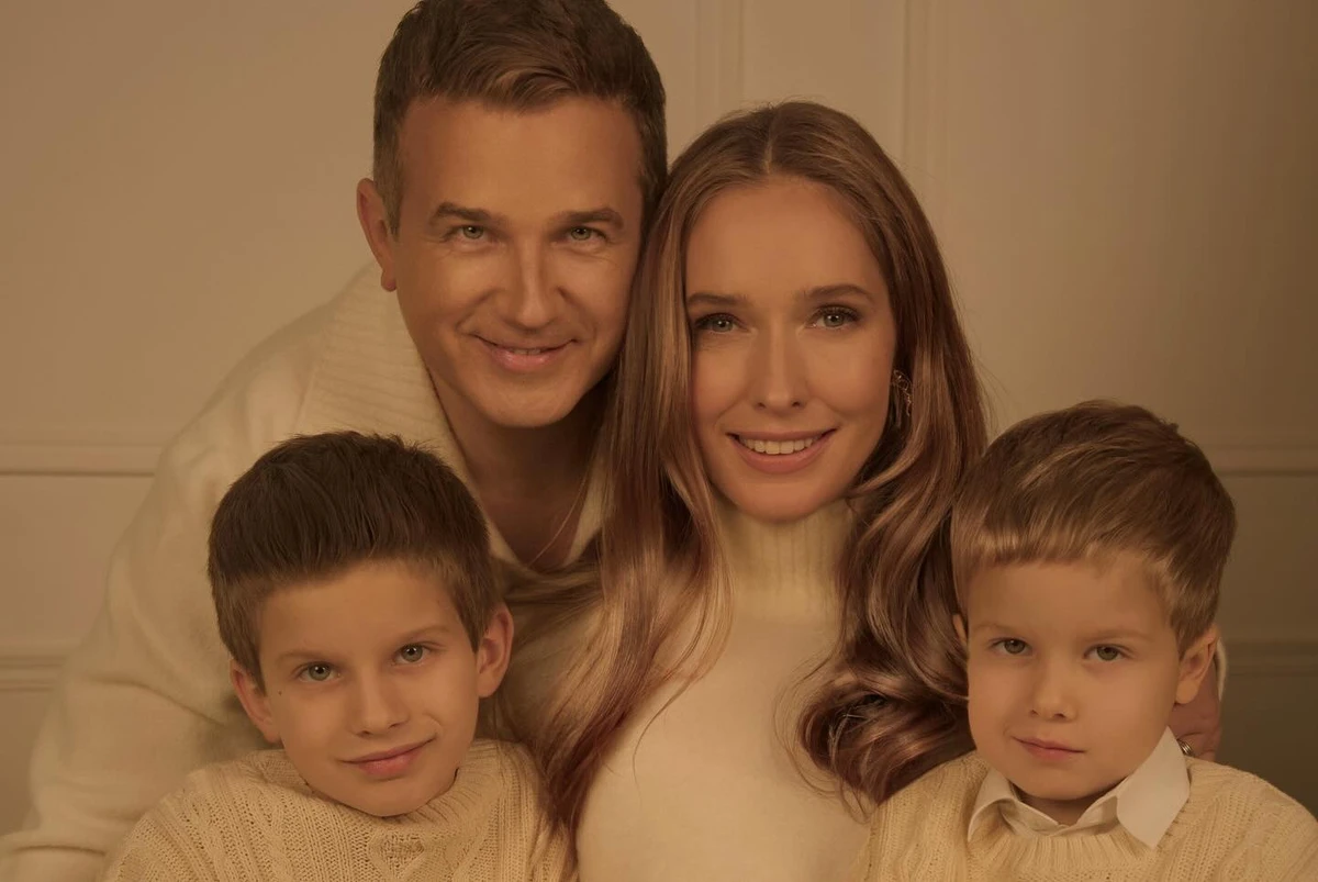 Осадча і Горбунов з синами на фото