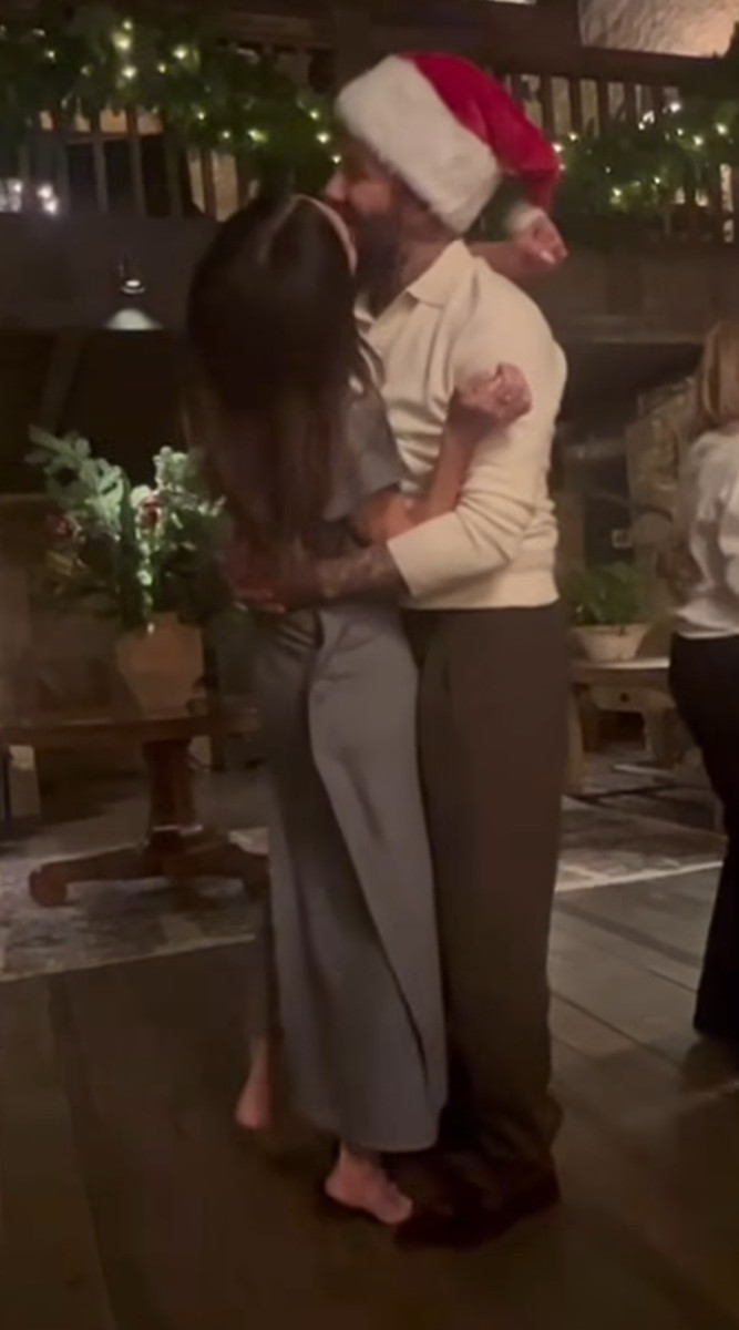 Девід Бекхем мило обійняв Вікторію під час танцю