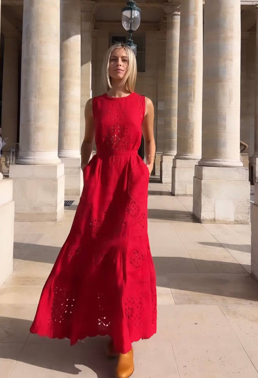 Червоне вбрання із перфораціями від української дизайнерки Віти Кін