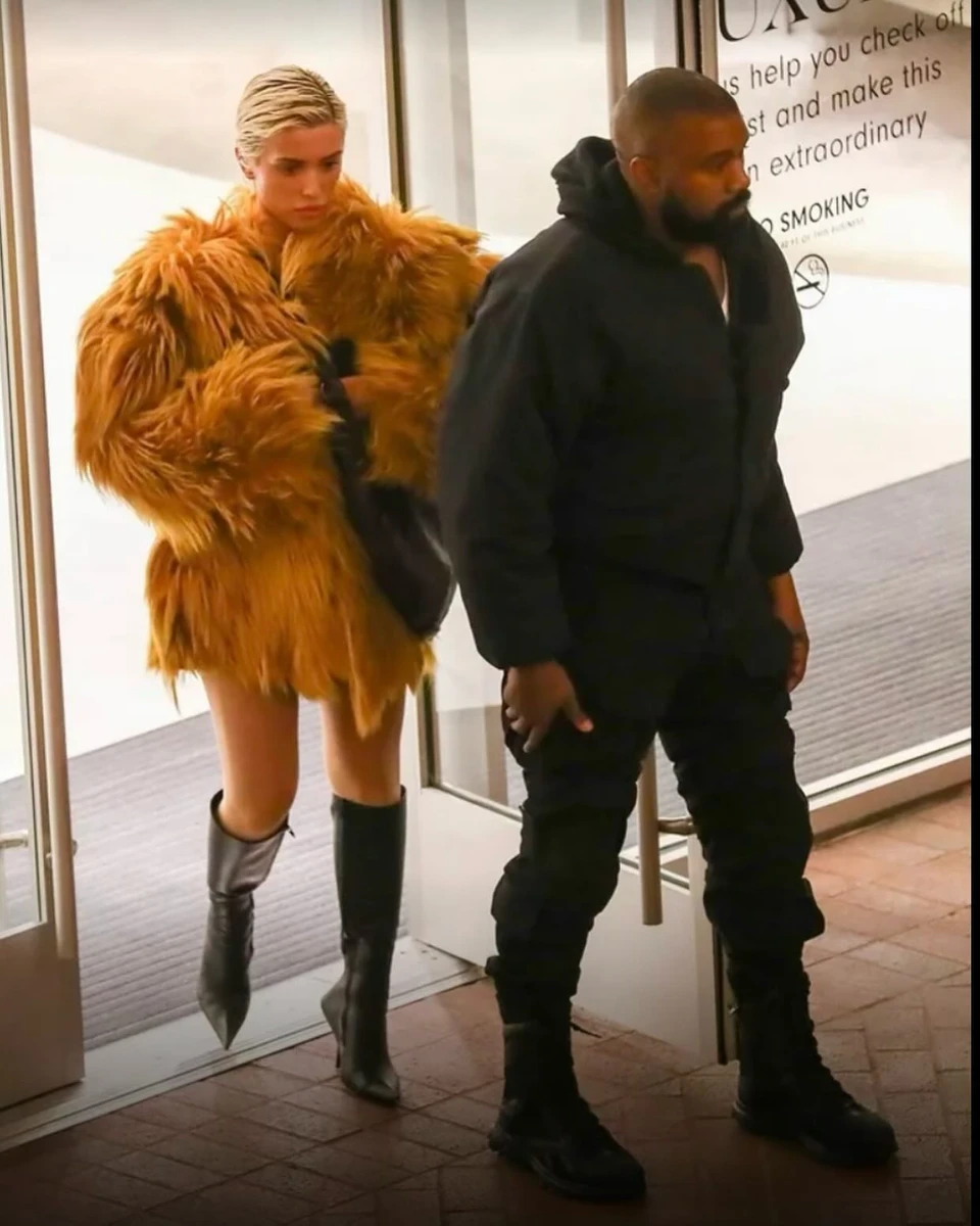 Спільний вихід подружжя