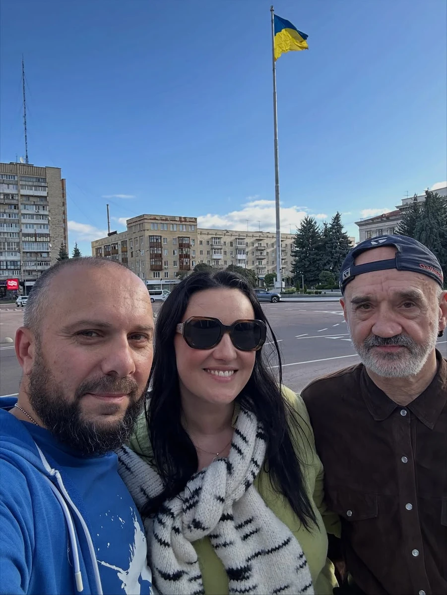 Соломія Вітвіцька наробила фото з татом та нареченим