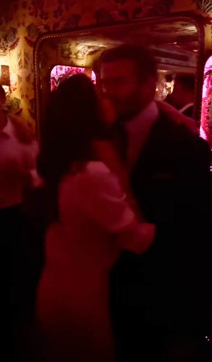 Девід Бекхем поцілувався з дружиною на милому відео