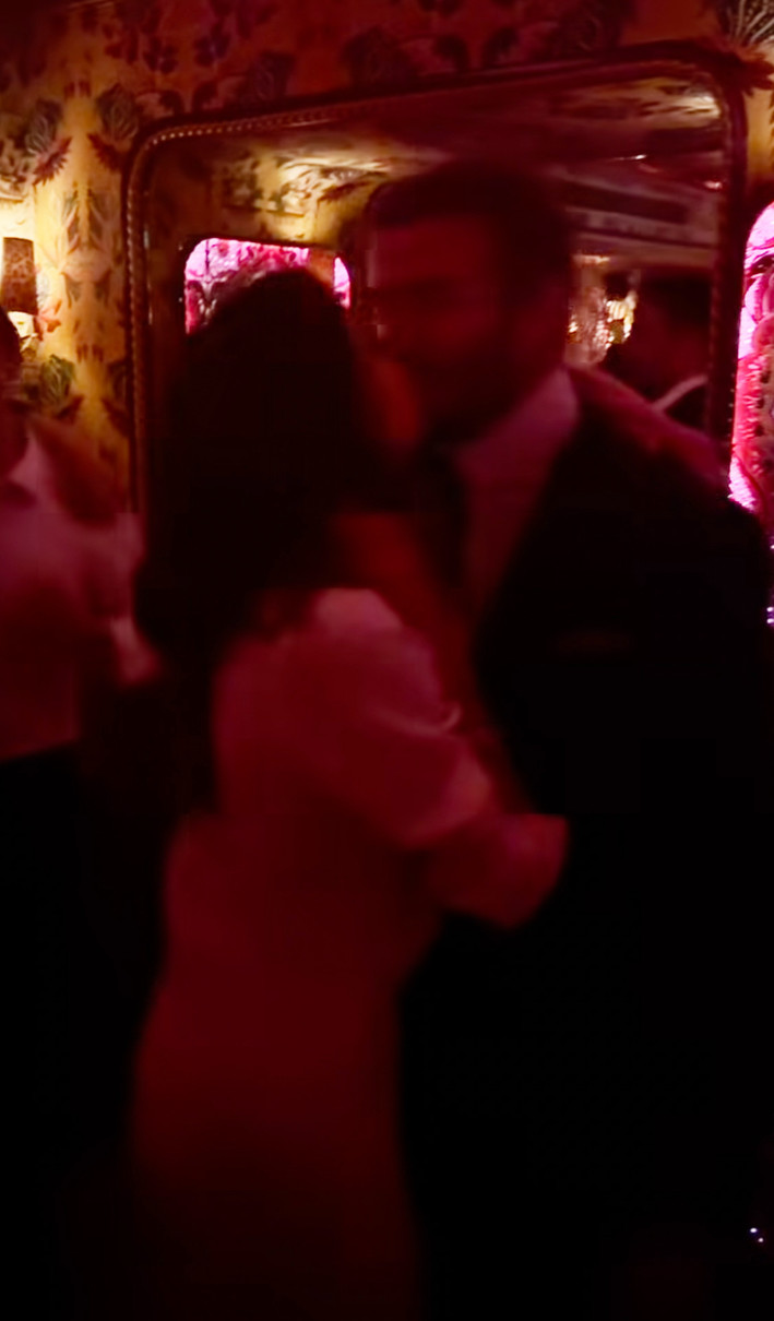 Девід Бекхем поцілувався з дружиною на милому відео