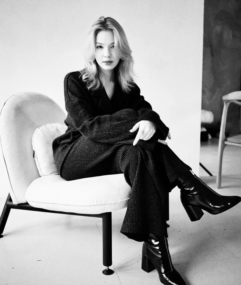 Варвара попозувала у стильному луці